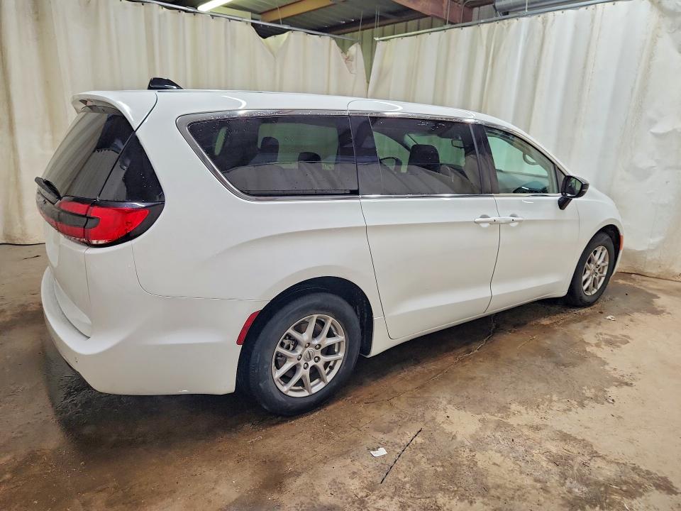 2024 Chrysler Pacifica VIN 2C4RC1BG3RR116410 COPART salvage auction — MINOR DENT/SCRATCHES, Tx - Certificate Of Title, sold $7,600 on 2026-07-28 (photo 3)