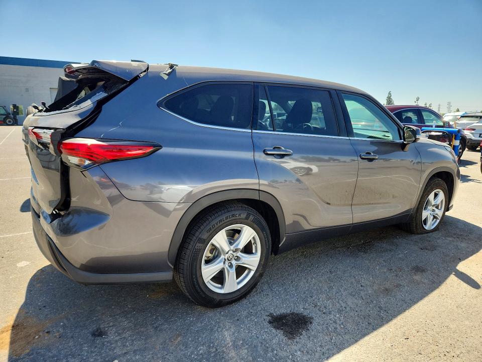 2021 Toyota Highlander VIN 5TDCZRAH1MS039999 COPART salvage auction — REAR END, Nc - Certificate Of Title, sold $10,100 on 2026-07-27 (photo 3)