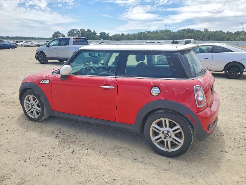 2011 Mini Cooper VIN WMWSV3C5XBTY12231 COPART salvage auction — MINOR DENT/SCRATCHES, Ca - Dis/Dlr/Exp App For Dup Clean, sold $300 on 2026-09-04 (photo 2)