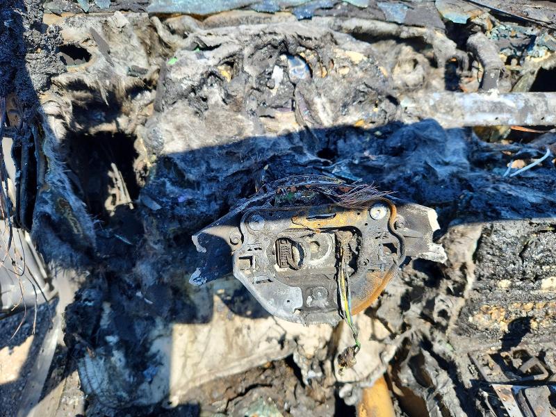 2013 Mercedes-benz C class VIN WDDGF4HBXDA743491 COPART salvage auction — BURN, On - Permit Irrepairable, sold $325 on 2026-07-30 (photo 9)
