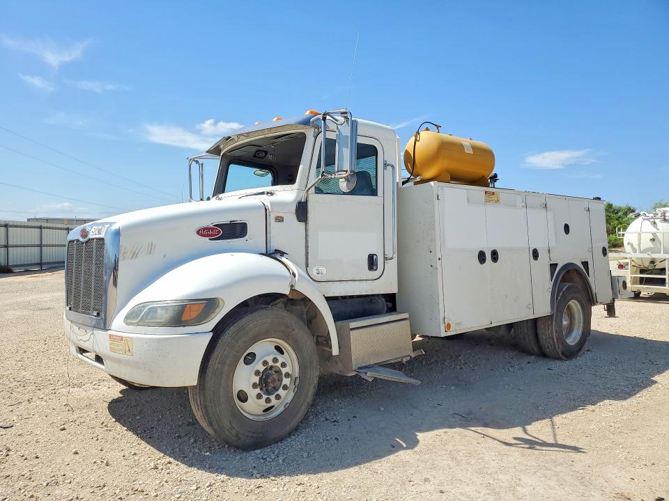 2017 Peterbilt 337 VIN 2NP2HJ7X2HM435345 — COPART salvage auction photo