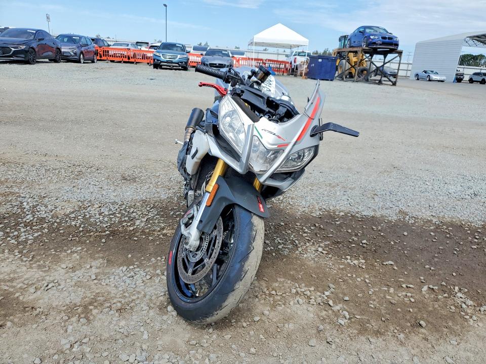 2016 Aprilia Rsv VIN ZD4RKUB01GS000324 COPART salvage auction — FRONT END, Nv - Dis/Dlr/Exp Only Salvage Title, sold $2,250 on 2026-07-31 (photo 2)