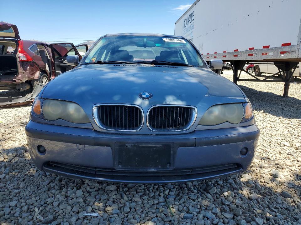 2002 BMW 3 series VIN WBAET37472NG84929 COPART salvage auction — MINOR DENT/SCRATCHES, Ca - Dis/Dlr/Exp Only Clean Title, sold $450 on 2026-07-28 (photo 5)