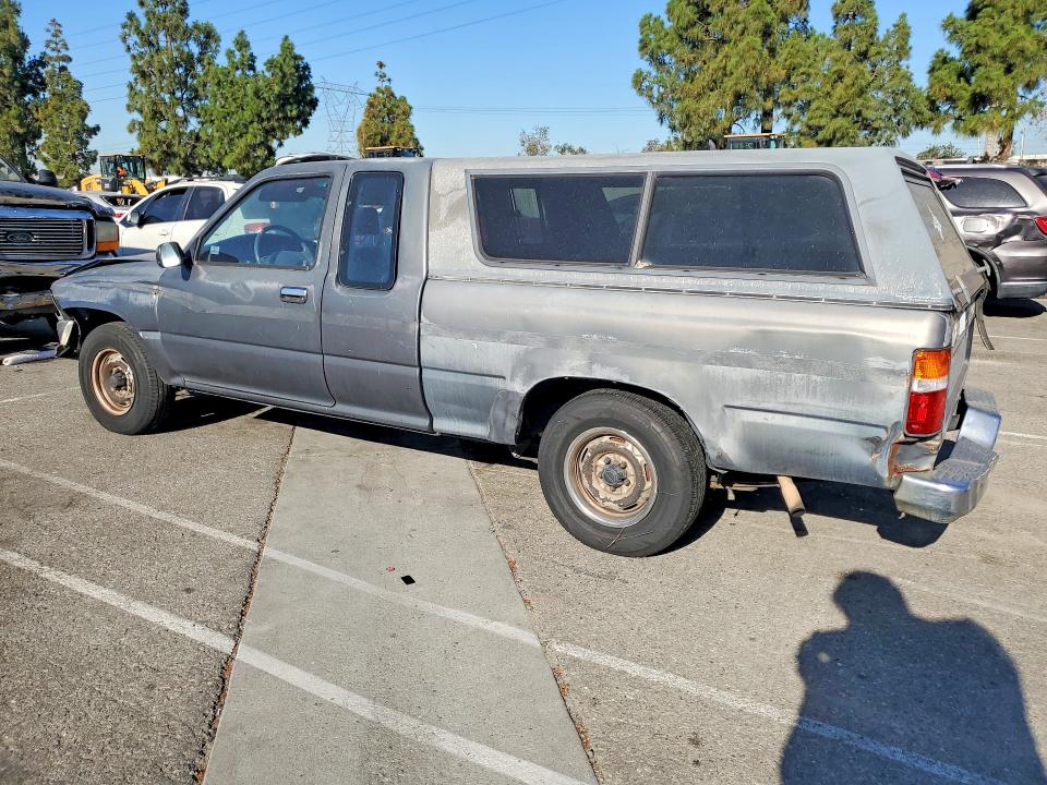 1991 Toyota Pickup VIN JT4RN93P1M5038691 COPART salvage auction — ALL OVER, CA - DIS/DLR/EXP ONLY CLEAN TITLE, sold $1,650 on 2026-07-28 (photo 2)