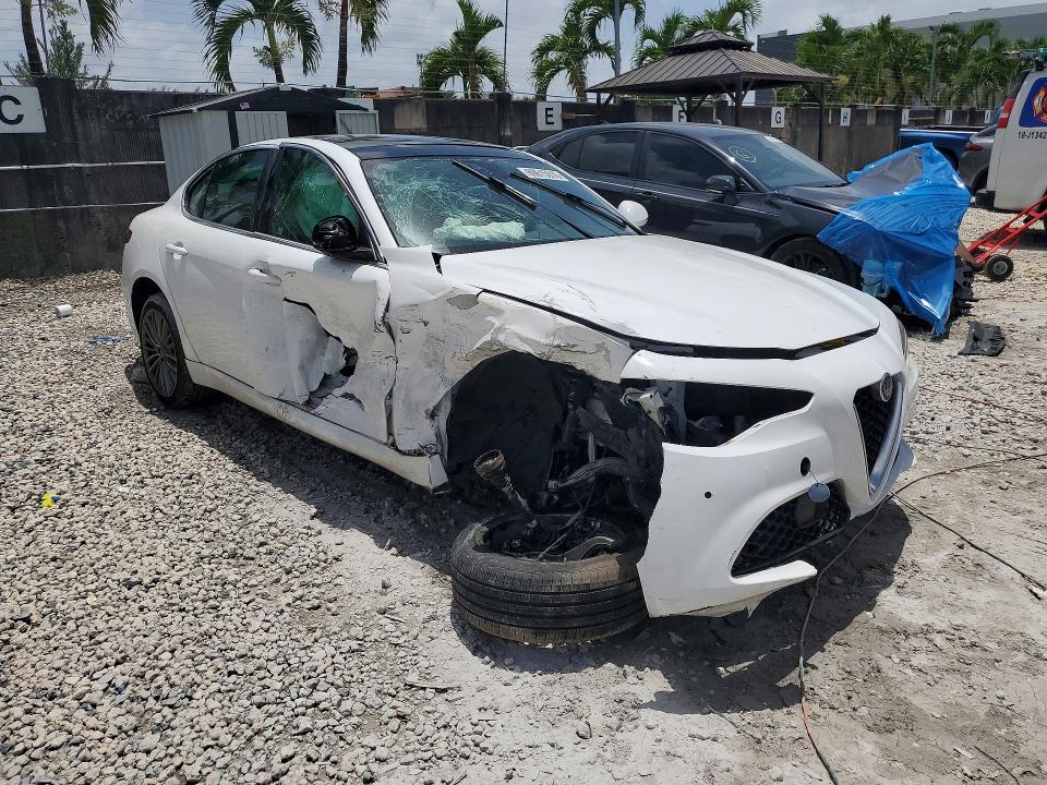 2020 Alfa romeo Giulia VIN ZARFANBN8L7629553 COPART salvage auction — UNDERCARRIAGE, Salvage Title, sold $1,400 on 2026-08-07 (photo 4)