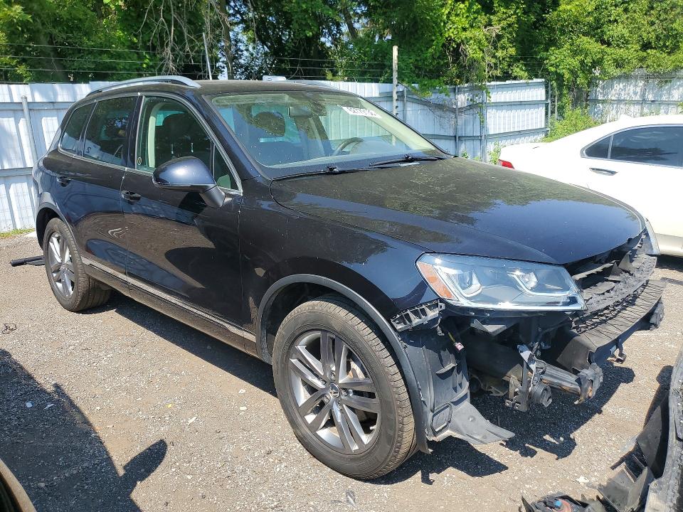 2015 Volkswagen Touareg VIN WVGEF9BP7FD003817 COPART salvage auction — FRONT END, ON - PERMIT SALVAGE, sold $2,850 on 2026-08-13 (photo 4)