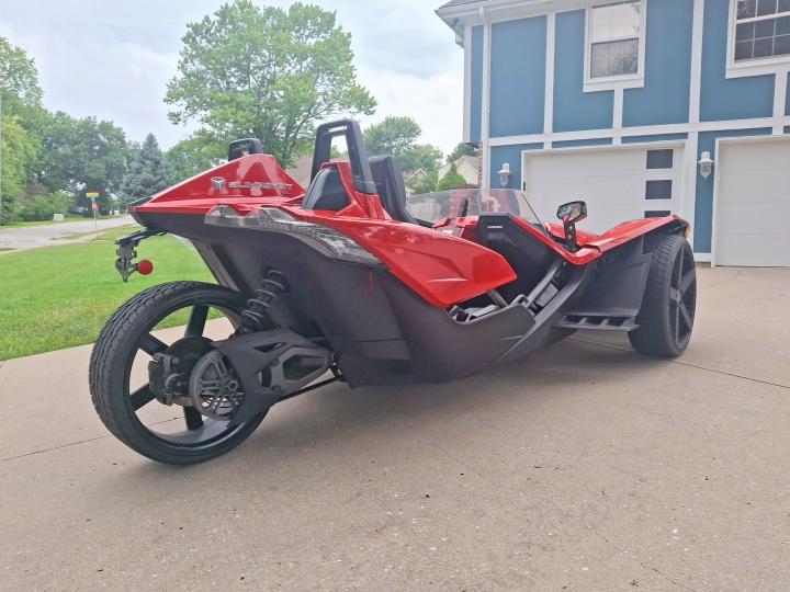 2015 Polaris Slingshot VIN 57XAAPFA2F5103076 COPART salvage auction — NORMAL WEAR, Mo - Cert Of Title-Prior Salvage (P), sold $5,500 on 2026-08-20 (photo 4)