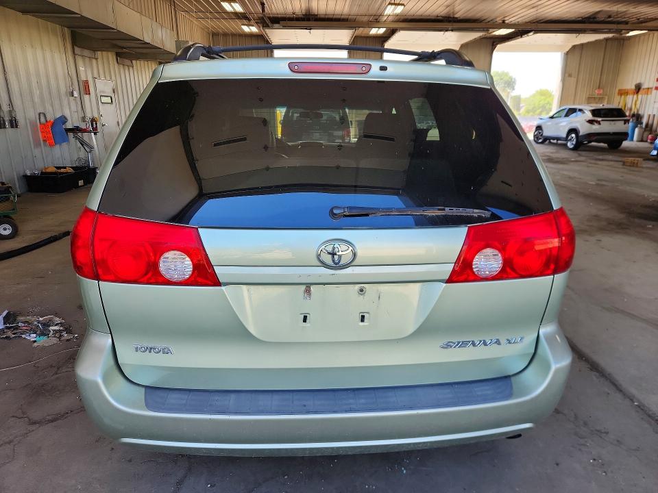 2008 Toyota Sienna VIN 5TDZK22C18S181414 COPART salvage auction — MINOR DENT/SCRATCHES, WI - CERTIFICATE OF TITLE, sold $800 on 2026-07-27 (photo 6)