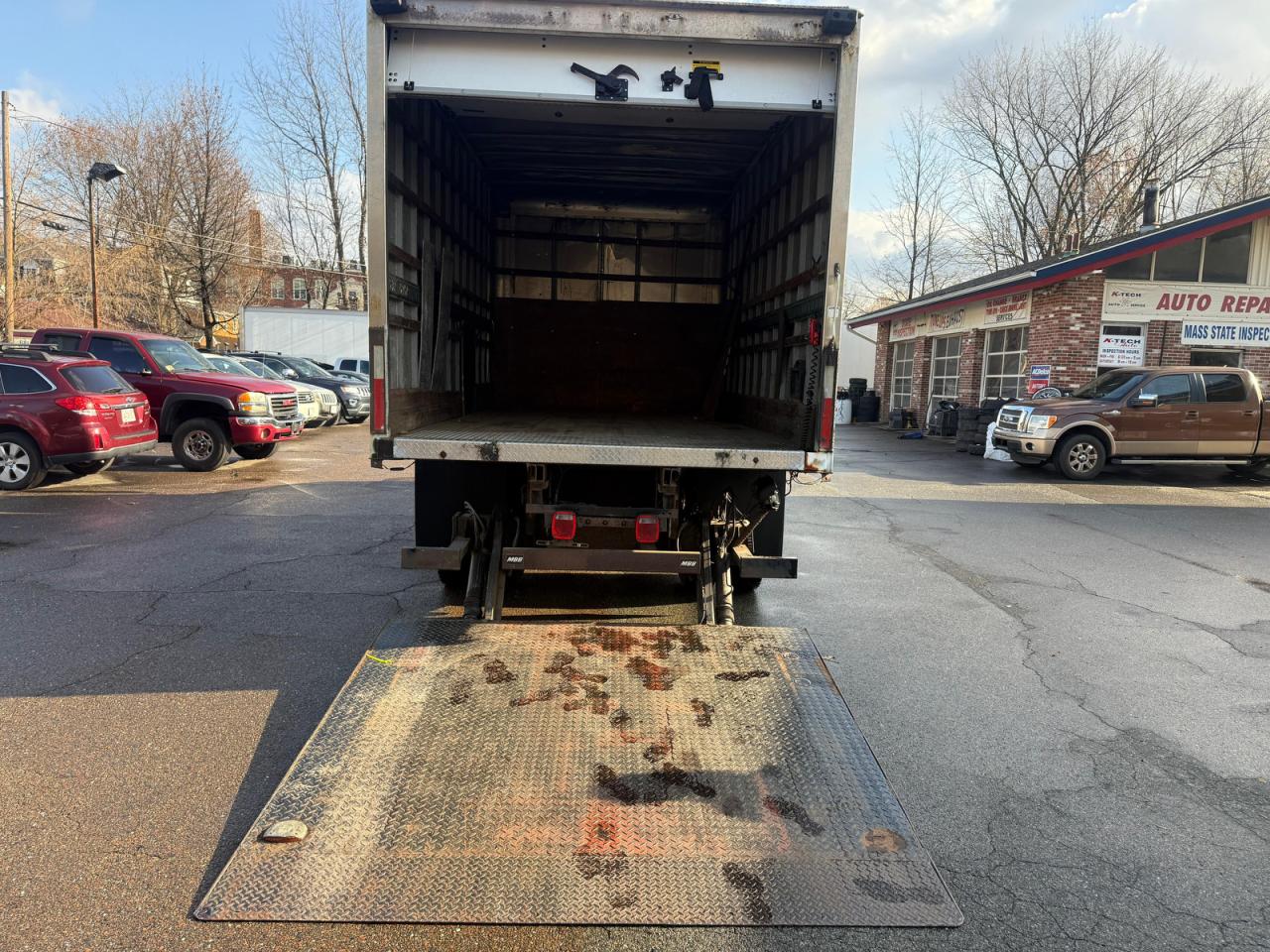 2013 Hino 258/268 VIN 5PVNE8JT8D4S55122 COPART salvage auction — Normal Wear, MA - CERTIFICATE OF TITLE (P), sold $5,100 on 2026-08-05 (photo 6)