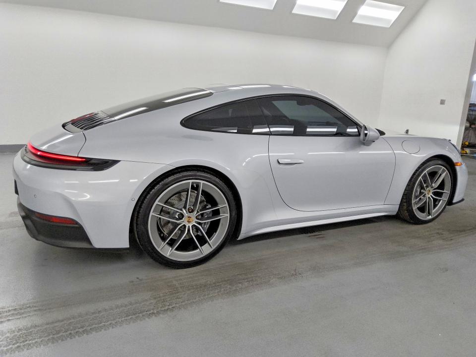 2025 Porsche 911 VIN WP0AA2A99SS206063 COPART salvage auction — NORMAL WEAR, CA - CERTIFICATE OF TITLE, sold $116,000 on 2026-08-11 (photo 3)