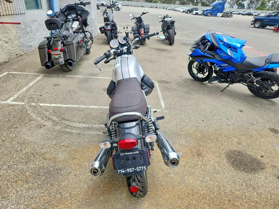 2020 Moto guzzi VIN ZGULDUA05LM000447 COPART salvage auction — NORMAL WEAR, CA - DIS/DLR/EXP ONLY CLEAN TITLE, sold $60 on 2026-07-30 (photo 4)