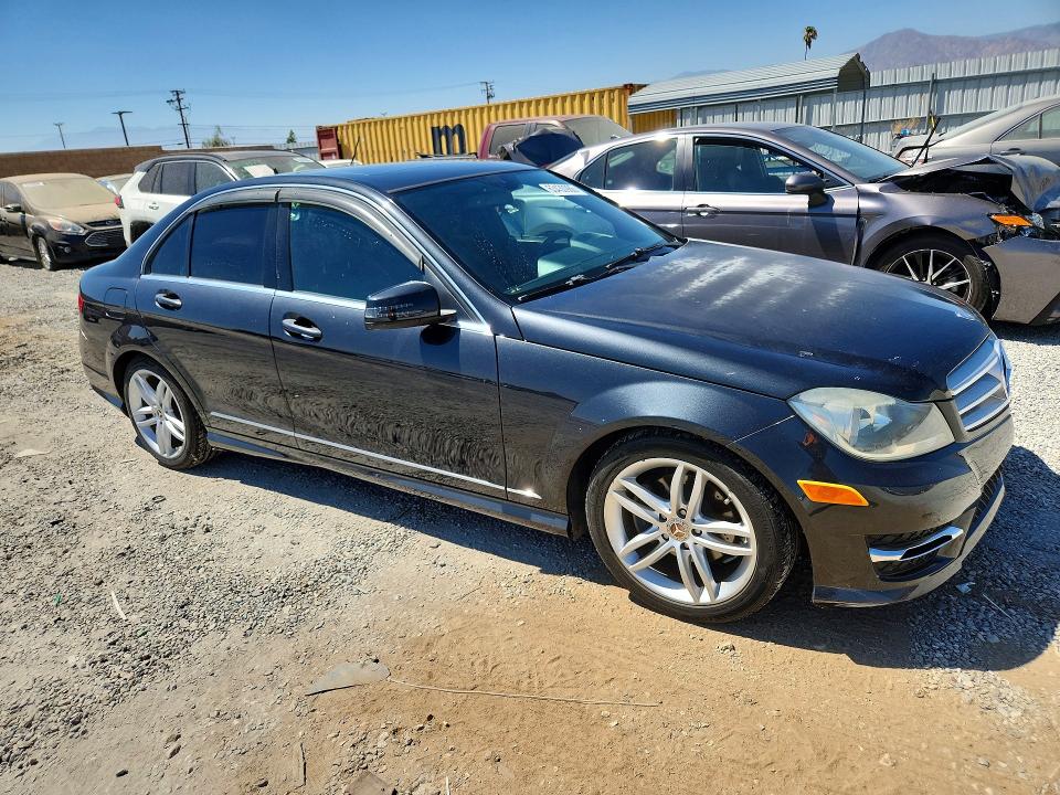 2013 Mercedes-benz C-klasse VIN WDDGF4HB0DA768464 COPART salvage auction — MINOR DENT/SCRATCHES, Ca - Dis/Dlr/Exp App For Dup Clean, sold $2,000 on 2026-08-12 (photo 4)