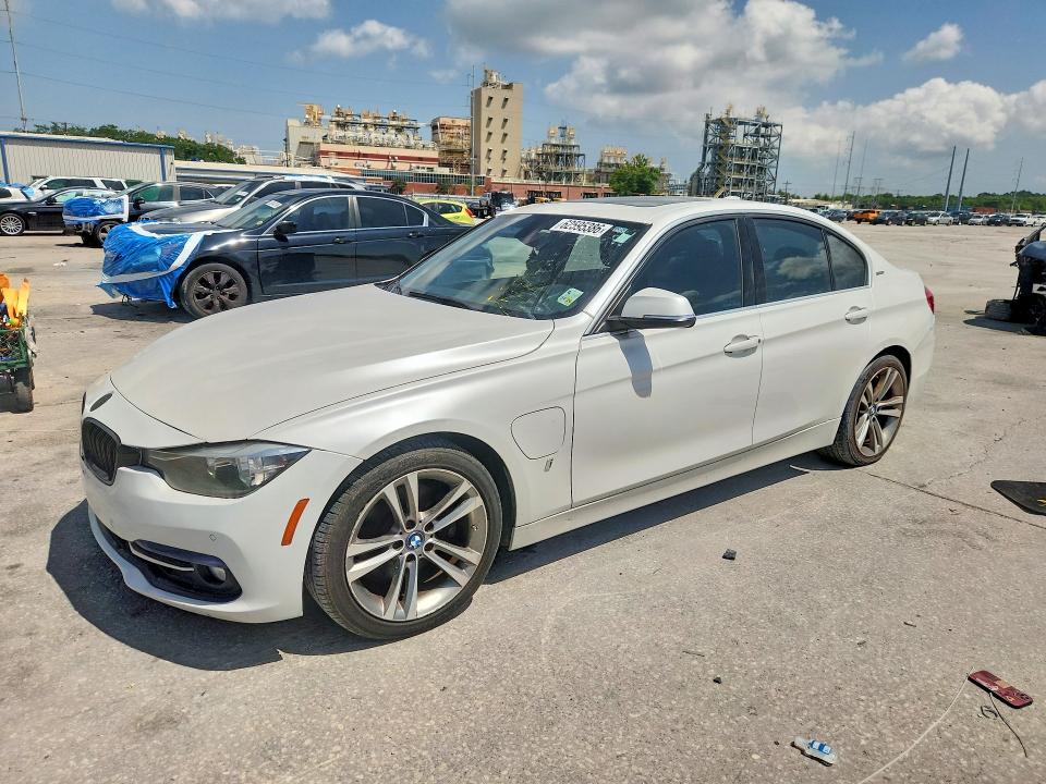 2017 BMW 3er VIN WBA8E1C52HK480041 COPART salvage auction — MINOR DENT/SCRATCHES, La - Permit To Sell (P), sold $1,850 on 2026-08-03 (photo 1)