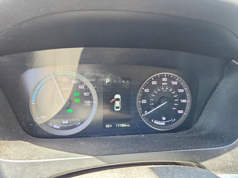 2016 Hyundai Sonata hybrid VIN KMHE24L10GA011804 COPART salvage auction — MINOR DENT/SCRATCHES, CA - DIS/DLR/EXP ONLY CLEAN TITLE, sold $700 on 2026-07-09 (photo 9)