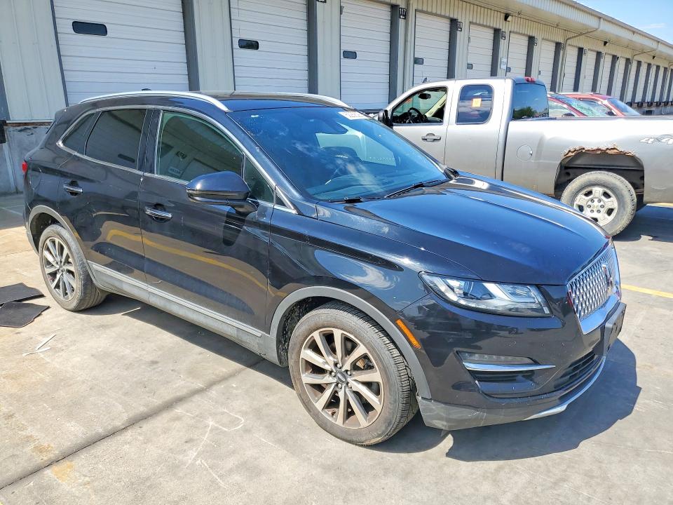 2019 Lincoln Mkc VIN 5LMCJ3C99KUL31458 COPART salvage auction — MINOR DENT/SCRATCHES, WV - CERTIFICATE OF TITLE (P), sold $1,050 on 2026-07-30 (photo 4)