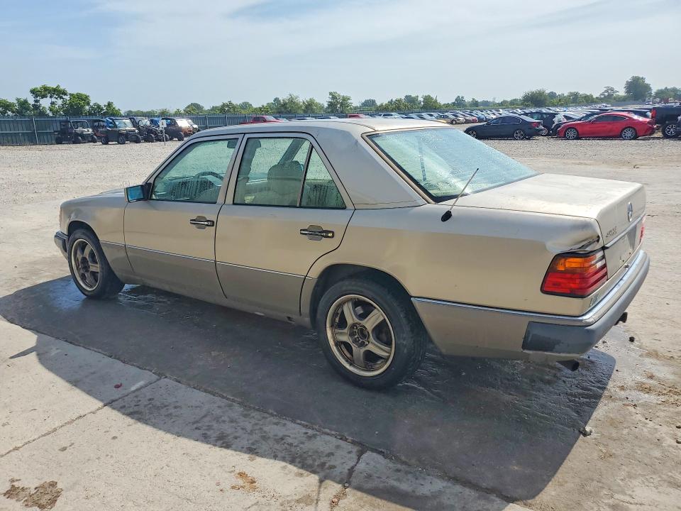 1992 Mercedes-benz 400 VIN WDBEA34E6NB793146 COPART salvage auction — MINOR DENT/SCRATCHES, TN - CERTIFICATE OF TITLE, sold $225 on 2026-07-27 (photo 2)
