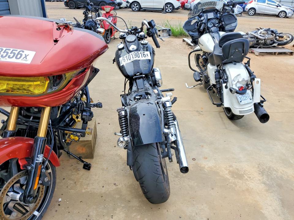 2017 Harley-davidson Fxdb VIN 1HD1GXM12HC316391 COPART salvage auction — ALL OVER, NC - SALVAGE CERTIFICATE OF TITLE, sold $875 on 2026-09-09 (photo 4)