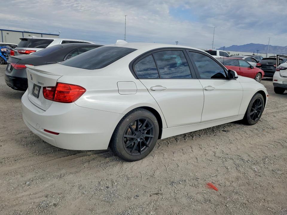 2015 BMW 3er VIN WBA3B1C53FK140817 COPART salvage auction — MINOR DENT/SCRATCHES, Nv - Cert Of Title-Rebuilt Total Lo, sold $1,250 on 2026-07-23 (photo 3)