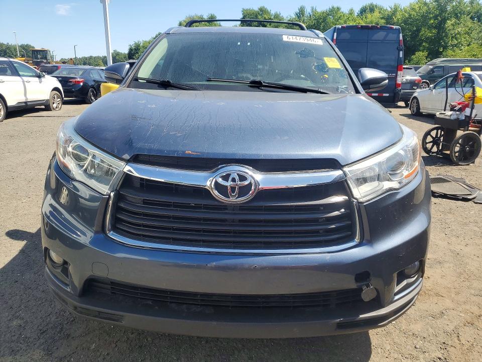 2014 Toyota Highlander VIN 5TDJKRFH1ES008922 COPART salvage auction — MINOR DENT/SCRATCHES, MA - CERTIFICATE OF TITLE, sold $10,900 on 2026-07-30 (photo 5)