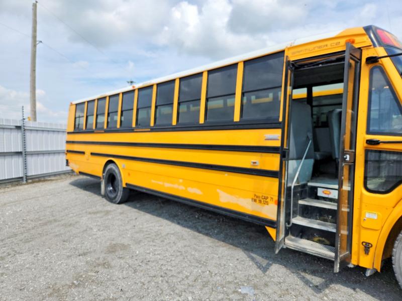 2012 Thomas Saf-t-liner c2 VIN 4UZABRDT0CCBN9741 COPART salvage auction — NORMAL WEAR, IL - CERTIFICATE OF TITLE, sold $2,000 on 2026-09-09 (photo 9)