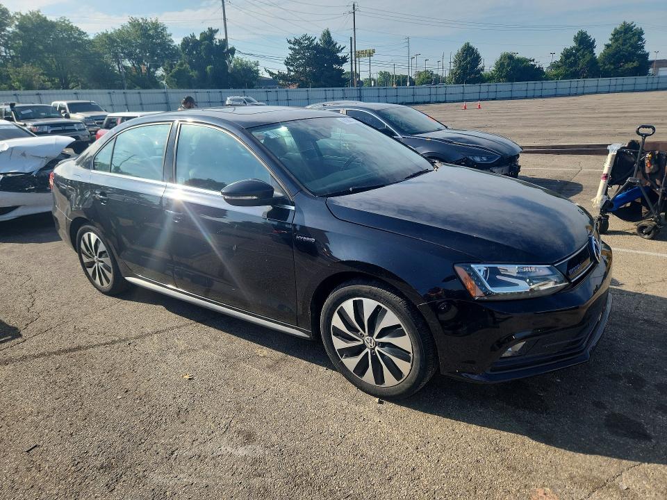2016 Volkswagen Jetta VIN 3VW637AJ0GM380415 COPART salvage auction — NORMAL WEAR, OH - CERTIFICATE OF TITLE, sold $2,000 on 2026-08-02 (photo 4)