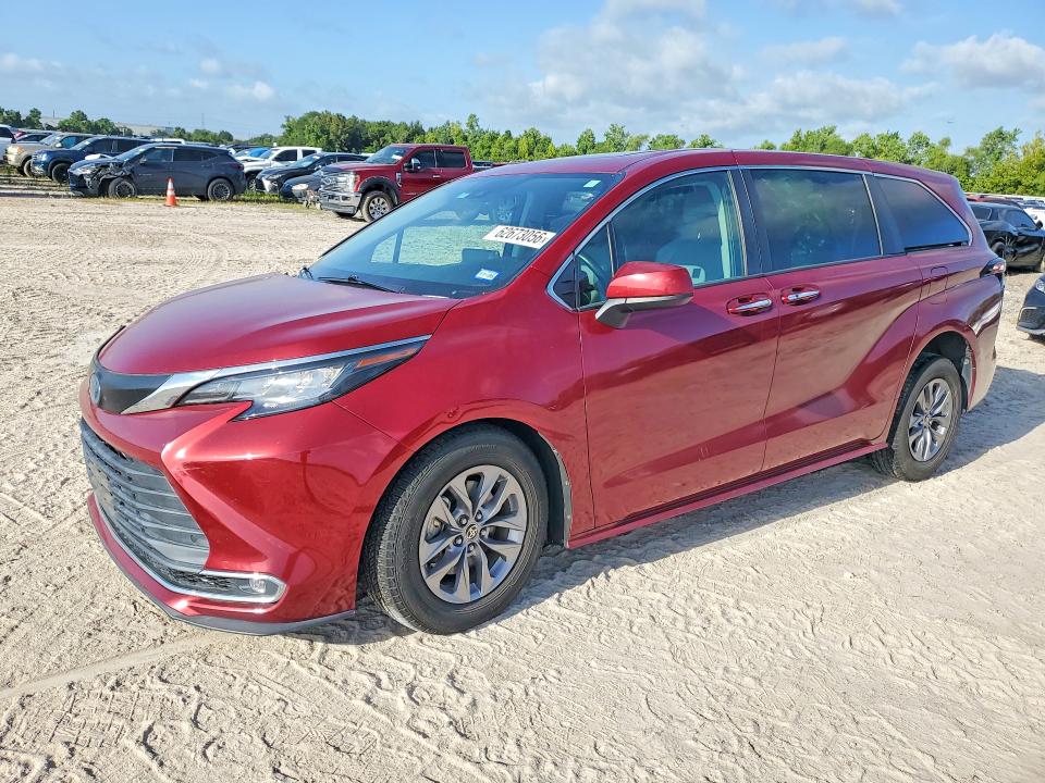 2022 Toyota Sienna VIN 5TDYRKEC0NS076250 — COPART salvage auction photo