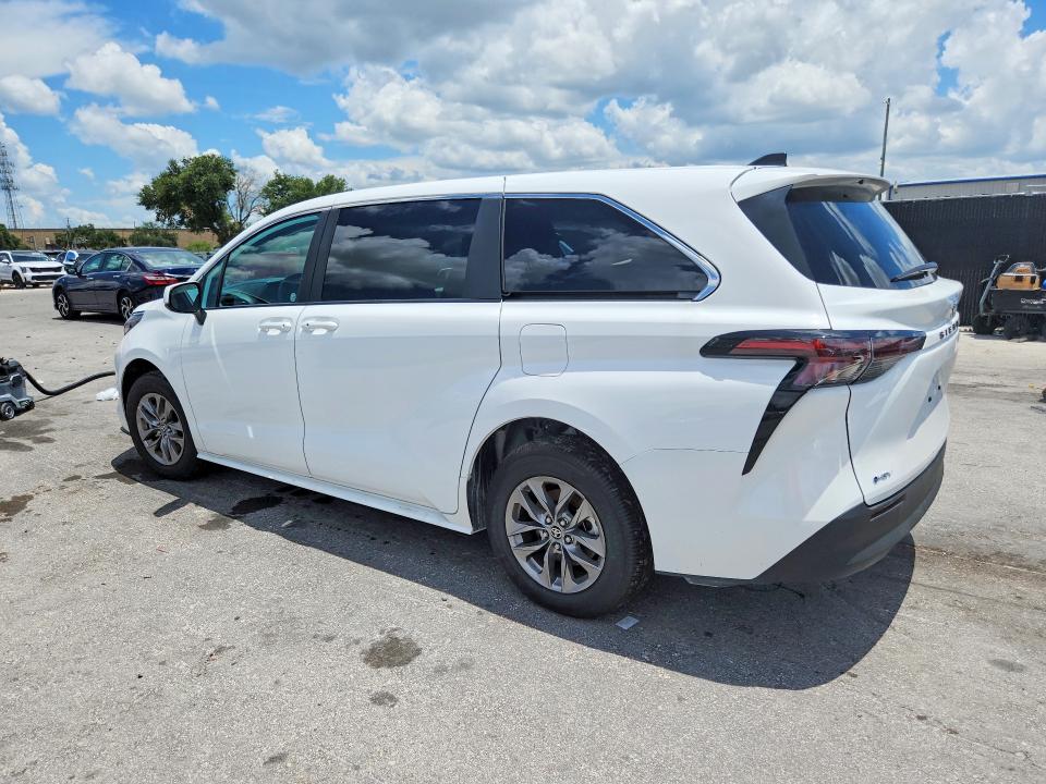 2026 Toyota Sienna VIN 5TDKRKEC2TS290336 COPART salvage auction — SIDE, Fl - Certificate Of Title (P), sold $20,100 on 2026-07-14 (photo 2)