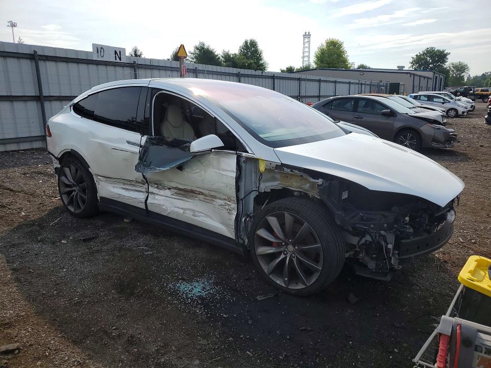 2019 Tesla Model x VIN 5YJXCBE4XKF200269 COPART salvage auction — SIDE, Md - Cert Of Salvage < 75% Damage, sold $2,350 on 2026-07-27 (photo 4)