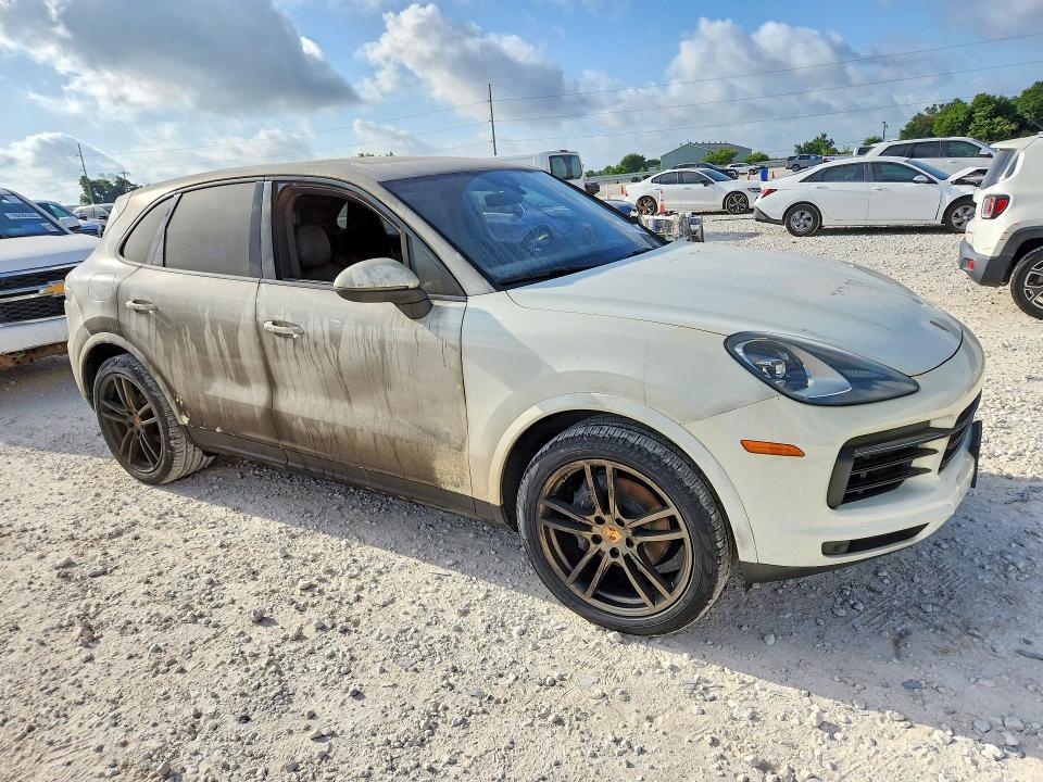 2019 Porsche Cayenne VIN WP1AA2AY2KDA05230 COPART salvage auction — INTERIOR BURN, Tx - Salvage Vehicle Title, sold $375 on 2026-08-06 (photo 4)
