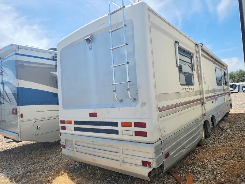 1993 Winnebago Vectra VIN 1GBKP37N4P3302010 COPART salvage auction — ROOF, UT - SALVAGE CERTIFICATE, sold $2 on 2026-07-14 (photo 4)