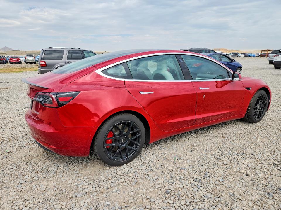 2020 Tesla Model 3 VIN 5YJ3E1EC7LF714737 COPART salvage auction — MINOR DENT/SCRATCHES, Salvage Title, sold $7,200 on 2026-09-04 (photo 3)