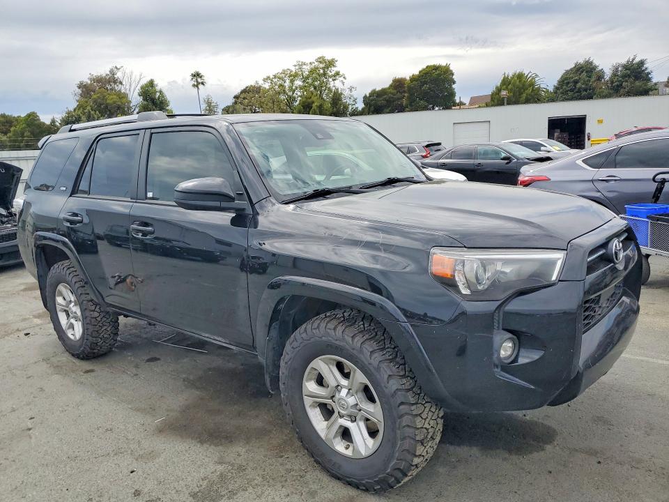 2021 Toyota 4runner VIN JTEMU5JR3M5886822 COPART salvage auction — NORMAL WEAR, Va - Dis/Dlr/Exp Only Clean Title (P), sold $15,800 on 2026-07-28 (photo 4)