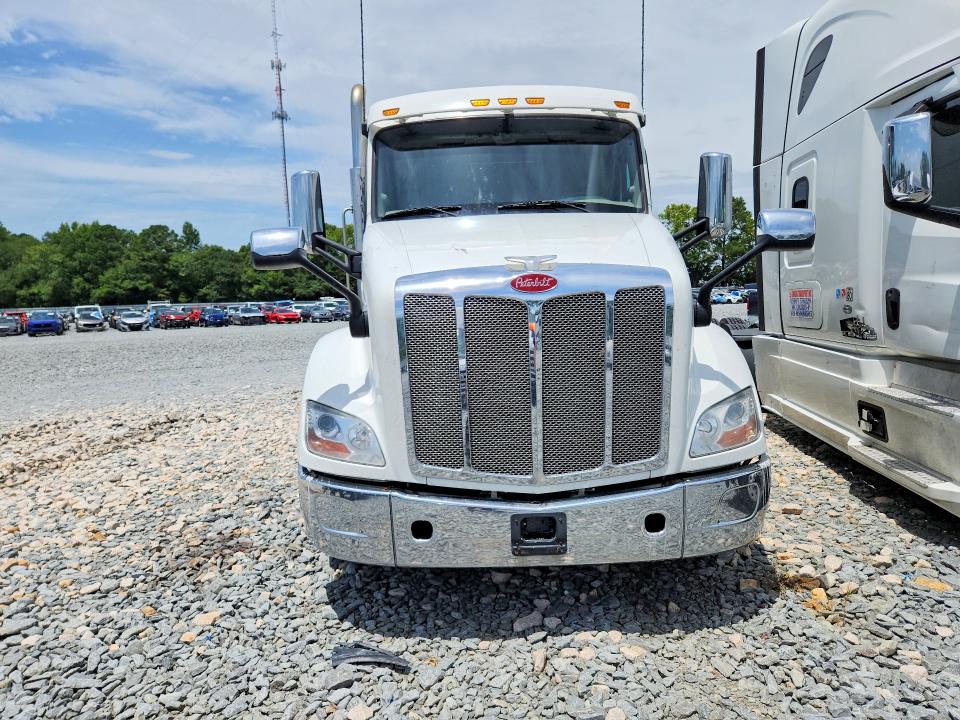 2018 Peterbilt All models VIN 1XPBDP9XXJD441312 COPART salvage auction — NORMAL WEAR, CZ, sold $7,900 on 2026-09-08 (photo 5)