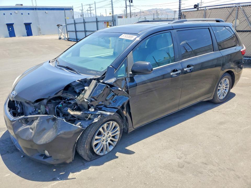 2017 Toyota Sienna VIN 5TDYZ3DC5HS870303 COPART salvage auction — FRONT END, CA - SALVAGE CERTIFICATE, sold $4,100 on 2026-07-29 (photo 1)