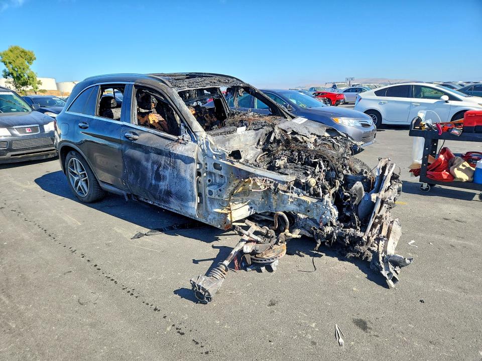 2018 Mercedes-benz Glc class VIN WDC0G4KB0JV062711 COPART salvage auction — BURN, CA - NON-REPAIRABLE VEHICLE CERT, sold $225 on 2026-08-05 (photo 4)