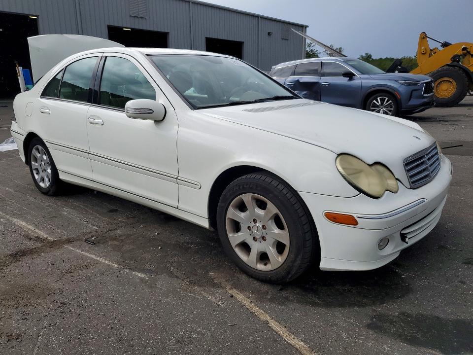 2006 Mercedes-benz C-klasse VIN WDBRF56HX6F740479 COPART salvage auction — REAR END, Fl - Cert Of Title Slvg Rebuildable, sold $275 on 2026-08-05 (photo 4)