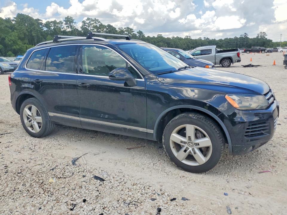 2013 Volkswagen Touareg VIN WVGEF9BP7DD002454 COPART salvage auction — SIDE, TX - SALVAGE VEHICLE TITLE, sold $650 on 2026-07-28 (photo 4)