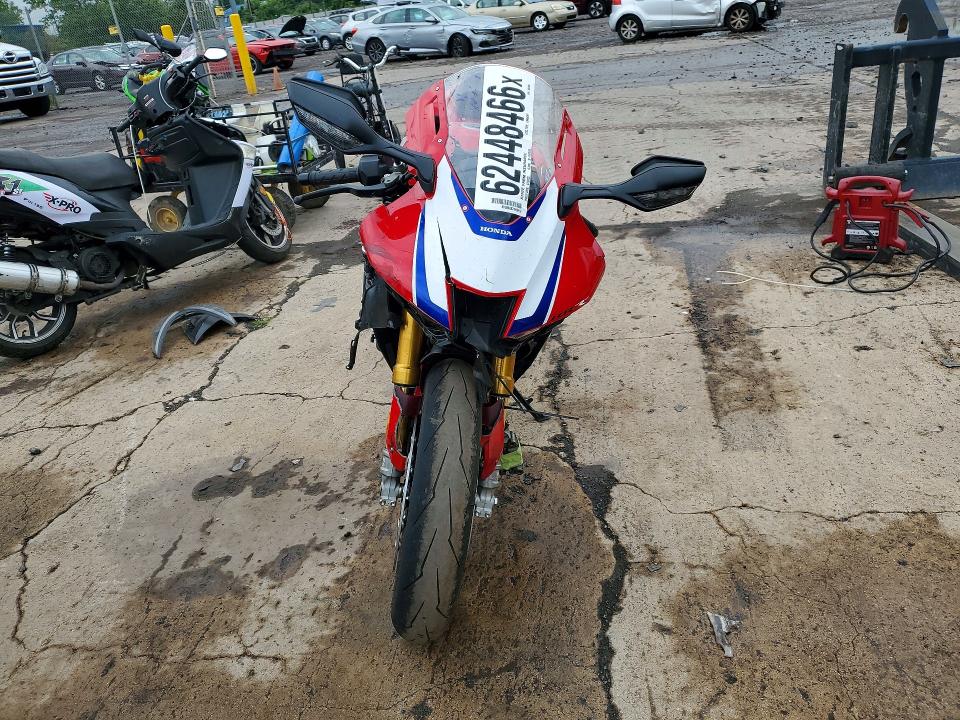 2025 Honda Cbr VIN JH2SC8214SK400338 COPART salvage auction — FRONT END, Salvage Title, sold $13,400 on 2026-08-26 (photo 2)