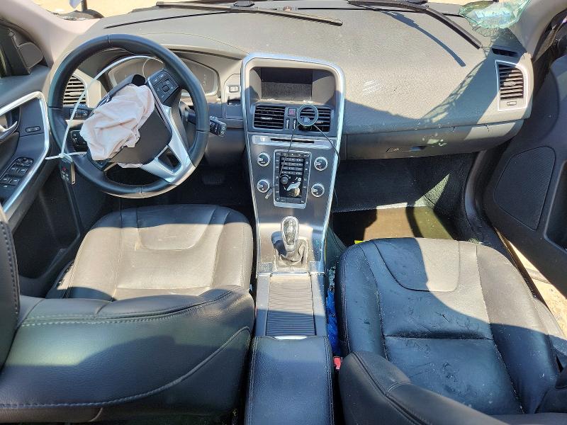 2016 Volvo VIN YV4612RKXG2848938 COPART salvage auction — ROLLOVER, Ma - Cert Of Title-Reconstrctd Coll, sold $450 on 2026-07-20 (photo 8)
