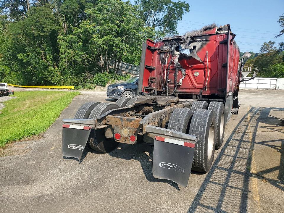 2015 Freightliner Cascadia VIN 1FUJGLD51FLGE8274 COPART salvage auction — BURN, PA - CERTIFICATE OF SALVAGE, sold $150 on 2026-07-22 (photo 3)