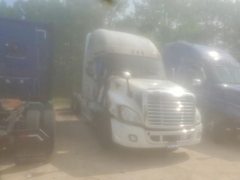 2015 Freightliner Cascadia VIN 1FUJGLBG8FLGF3296 COPART salvage auction — BURN, SC - CERT OF TITLE-SALVAGE, sold $1,100 on 2026-08-28 (photo 1)