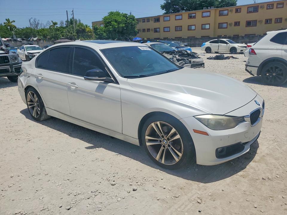 2015 BMW 3er VIN WBA3A5G5XFNS89633 COPART salvage auction — REAR END, Fl - Cert Of Title Slvg Rebuildable, sold $1,150 on 2026-08-11 (photo 4)