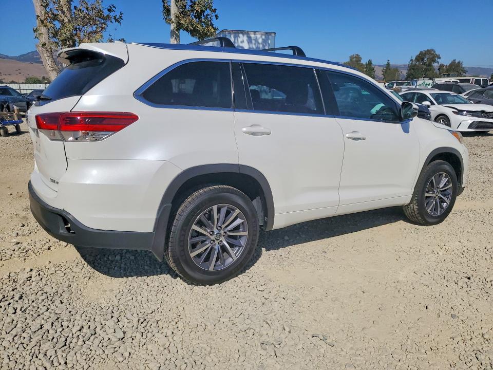 2018 Toyota Highlander VIN 5TDJZRFH3JS842129 COPART salvage auction — SIDE, Ca - Salvage Certificate, sold $7,800 on 2026-07-28 (photo 3)