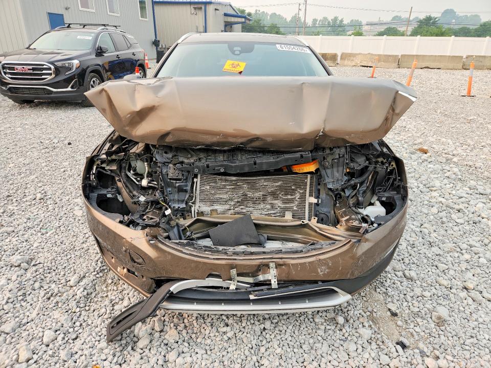 2017 Volvo V60 VIN YV440MWK4H1023592 COPART salvage auction — FRONT END, Oh - Cert Of Title-Salvage, sold $525 on 2026-07-31 (photo 5)