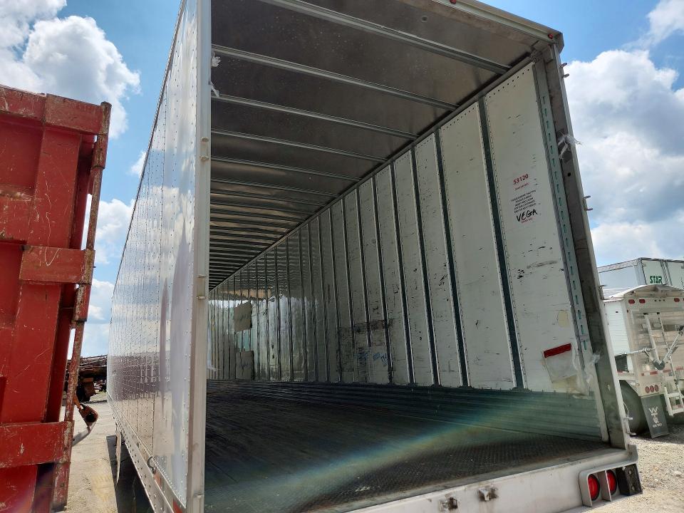 2017 Utility trailer VIN 1UYVS2530H3942205 COPART salvage auction — FRONT END, IL - SALVAGE CERTIFICATE, sold $60 on 2026-09-03 (photo 2)