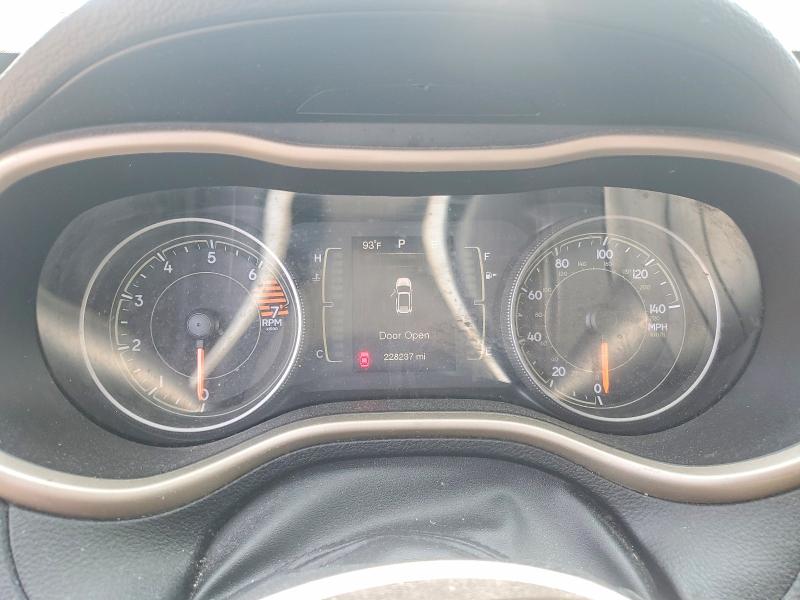2016 Jeep Cherokee VIN 1C4PJMCB7GW145883 COPART salvage auction — MINOR DENT/SCRATCHES, Va - Certificate Of Title, sold $600 on 2026-09-08 (photo 9)