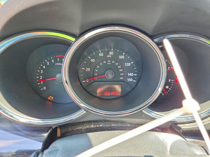 2011 Kia Sorento VIN 5XYKT4A29BG174783 COPART salvage auction — MINOR DENT/SCRATCHES, Nj - Certificate Of Title, sold $1,050 on 2026-07-30 (photo 9)