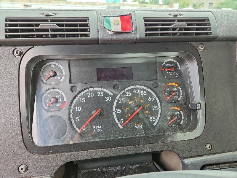 2015 Freightliner All other VIN 3AKJGEDV1FDGL1550 COPART salvage auction — NORMAL WEAR, CR, sold $0 on 2026-09-12 (photo 9)