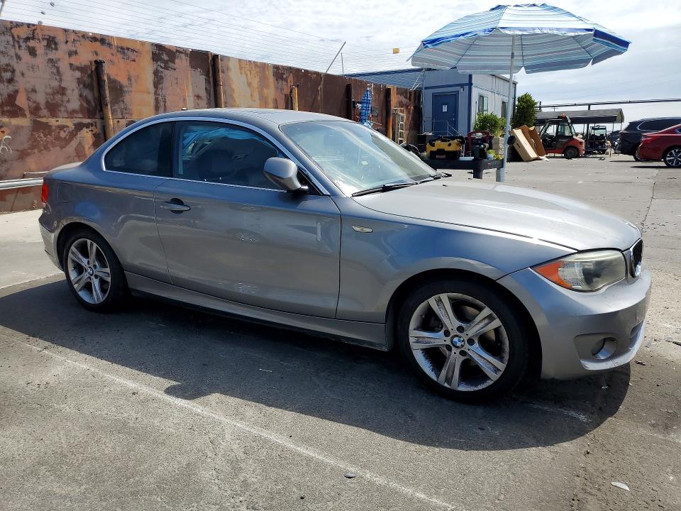 2012 BMW 1er VIN WBAUP9C56CVL91362 COPART salvage auction — MINOR DENT/SCRATCHES, CA - DIS/DLR/EXP ONLY CLEAN TITLE, sold $725 on 2026-07-24 (photo 4)