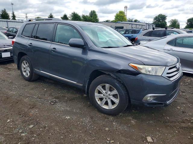 2013 Toyota Highlander VIN 5TDBK3EH5DS265535 COPART salvage auction — FRONT END, Md - Cert Of Salvage > 75% Damage, sold $4,250 on 2026-07-20 (photo 4)